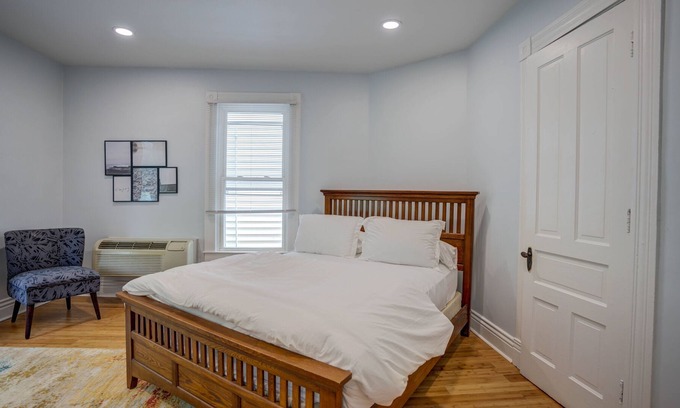 Deer Park Apartment | Studio apartment near all the coffee shops and restaurants in the Highlands