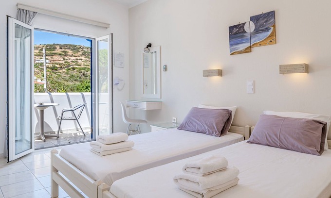 Mpatsi Apartment | Studio Apartment 'Nissea Studios' with Mountain View, Wi-Fi and Air Conditioning