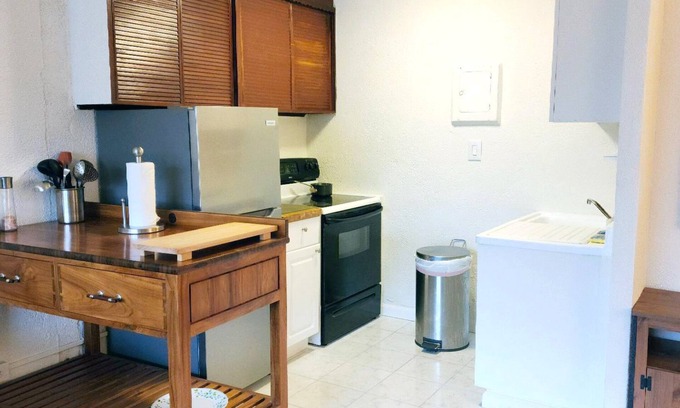 Queens Apartment | Studio Apartment on Tree-lined Street 2 minutes from Railroad and Restaurants
