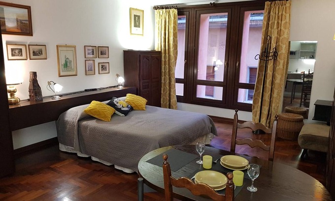 Cremona Apartment | Studio Apartment 'Otelia' with Wi-Fi and Air Conditioning