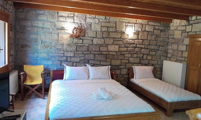 Vatsounia Apartment | Studio Apartment "Tsarouxi Village 2" with Mountain View, Private Terrace & Wi-Fi