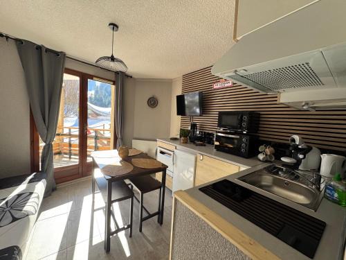 Laveissiere Apartment | Studio au pied des pistes avec accès privé par son balcon