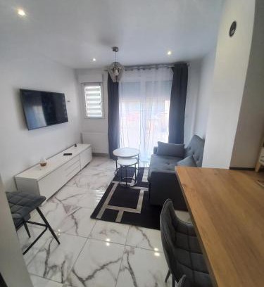 Saint-Pol-sur-Mer House | Studio avec terrasse