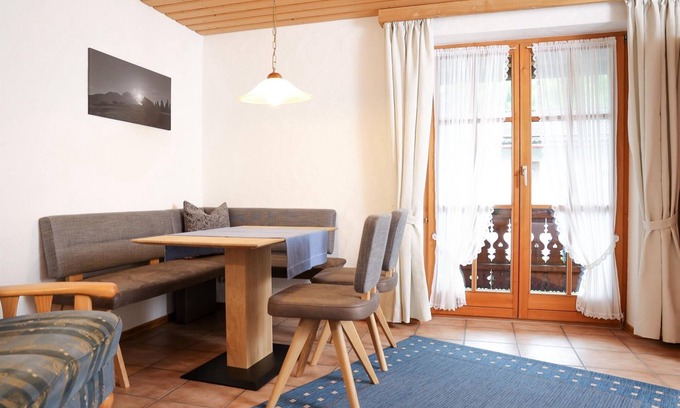 Mittenwald Apartment | Studio 'Burgberg' with Mountain View, Balcony and Wi-Fi