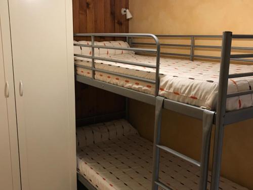 Besse-et-Saint-Anastaise Apartment | Studio cabine sur les pistes, accès instantané ski/VTT - FR-1-814-109