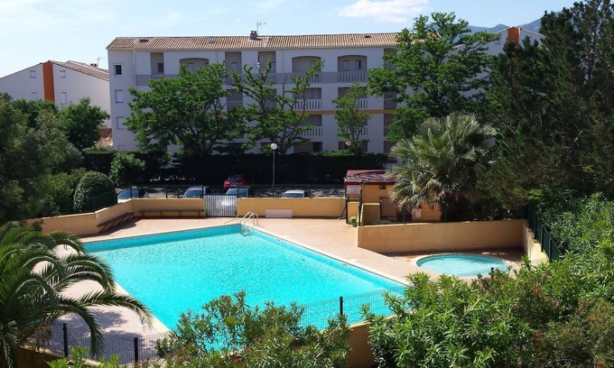 Argeles Plage Apartment | Studio cabin 4 persons in residence with swimming pool