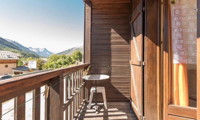 Forville Apartment | Studio cabin with balcony, parking - 4 pers - Briançon