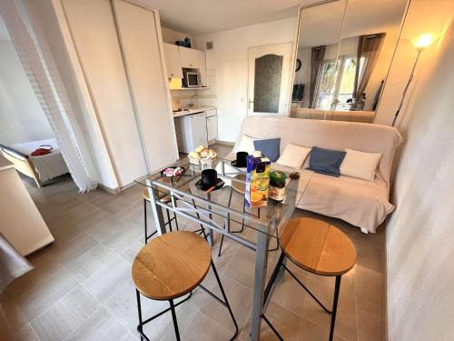 Frejus Plage Apartment | Studio Cabine à Port Fréjus, Plage et Commerces à Pied, Connexion Internet, Ménage Inclus - FR-1-226A-168