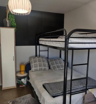 Vernon Apartment | Studio chaleureux sans-visà-vis