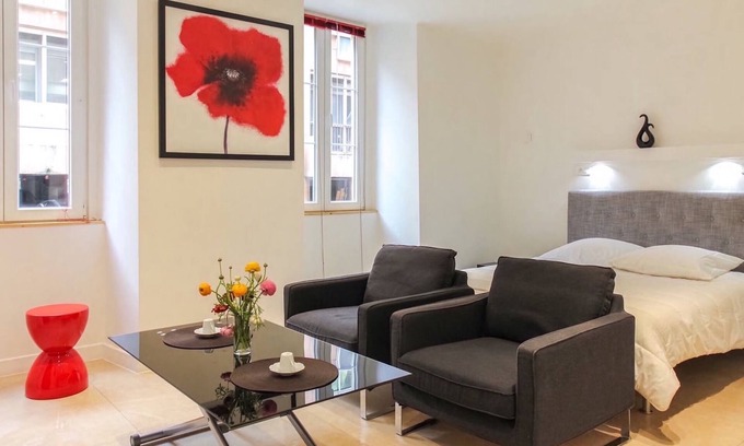 Old Town Apartment | Studio charm in the heart of Old Nice