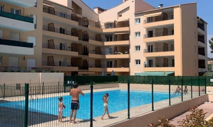 Saint-Laurent-du-Var Apartment | Studio ? Climatisé ?terasse?parking ?picine