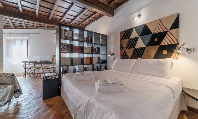 Rione V Ponte Apartment | Studio close by Piazza Navona - A/C - Wi-Fi - Washer