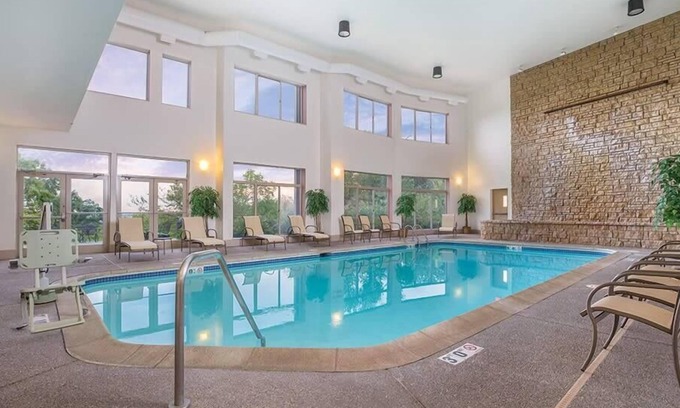 Hanover Condo | Studio Condo Outdoor Golf in Galena!