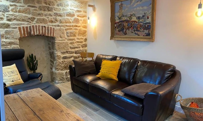 Guingamp Apartment | Studio cosy tout équipé en cœur de ville au calme