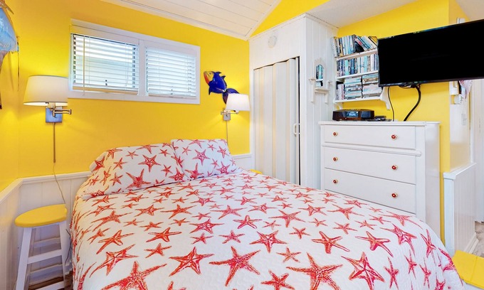 Hatteras Cottage | Studio cottage with on-site beach access, 2 decks, & central AC