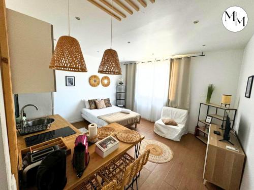 4th Arrondissement Apartment | Studio Déco Blancarde 2-3 pers Terrasse Parking Clim