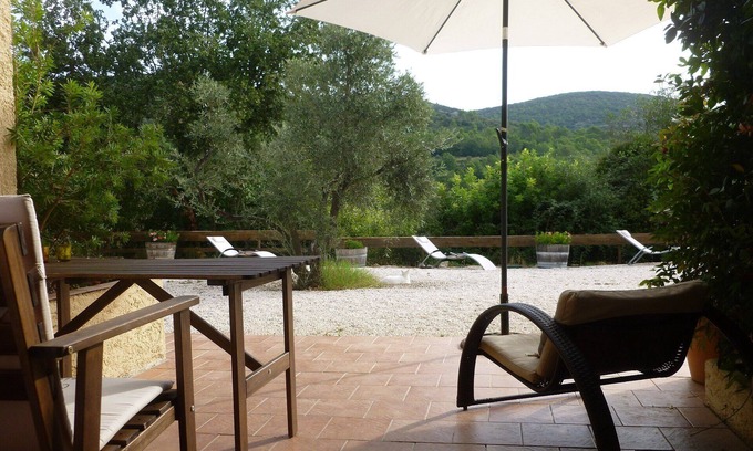 Le Luc Apartment | Studio, dans la campagne Centre VarnStudio, in the countryside, Var, Provence.