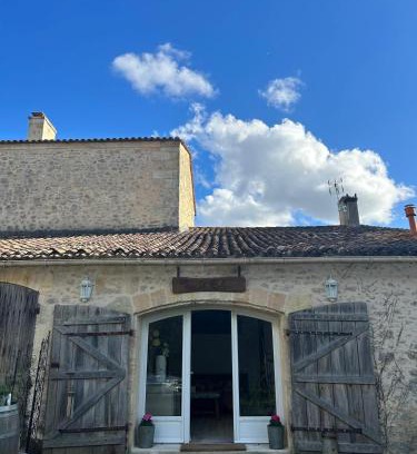 Cubnezais Apartment | Studio de La Bellue