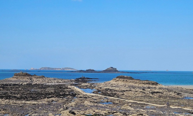 Saint-Igneuc Apartment | Studio dinard 60 m from l'écluse beach Pets not allowed