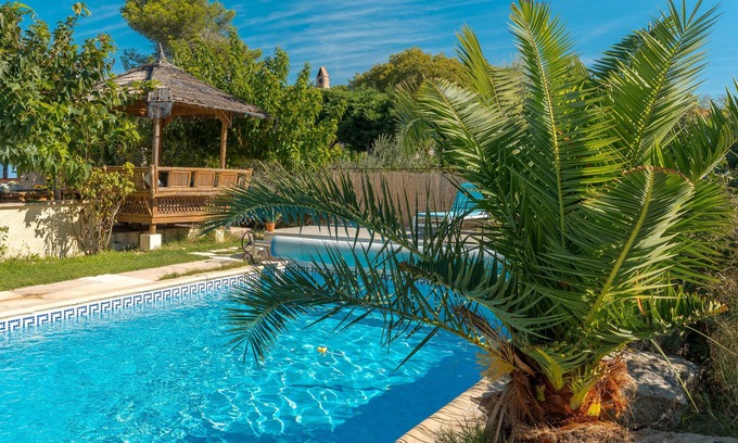 Lambesc Apartment | Studio "Dolce Vita 2" with Shared Pool, Private Terrace and Air Conditioning