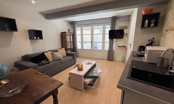 Villeneuve-les-Avignon Apartment | Studio F1, sleeps 2 in the heart of Villeneuve - 35 m2-