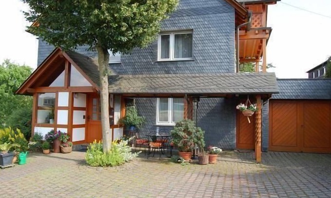 Reckershausen Apartment | Studio flat with a view of the water