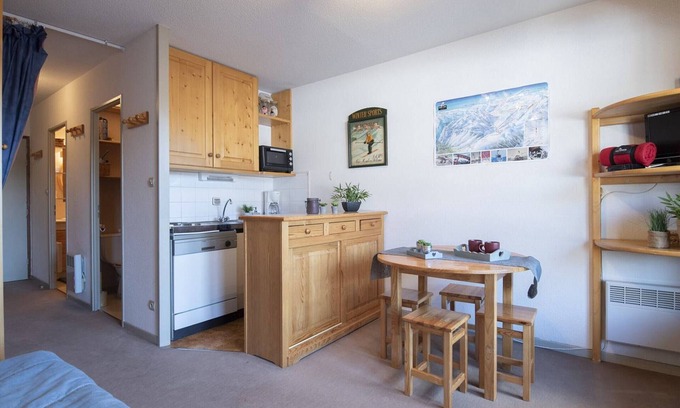 Pla d'Adet Apartment | Studio for 4 near the slopes with parking and pets allowed in Saint-Lary-Soulan