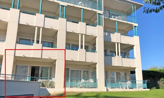Ciboure Apartment | Studio for 4 people with terrace, ideally located, residence with swimming pool