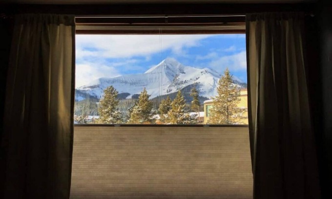 Big Sky Condo | Studio getaway steps away from Big Sky Resort