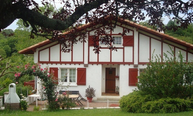 Urcuray Apartment | STUDIO GETTE HASPARREN in the Basque Country near the Cambo thermal baths