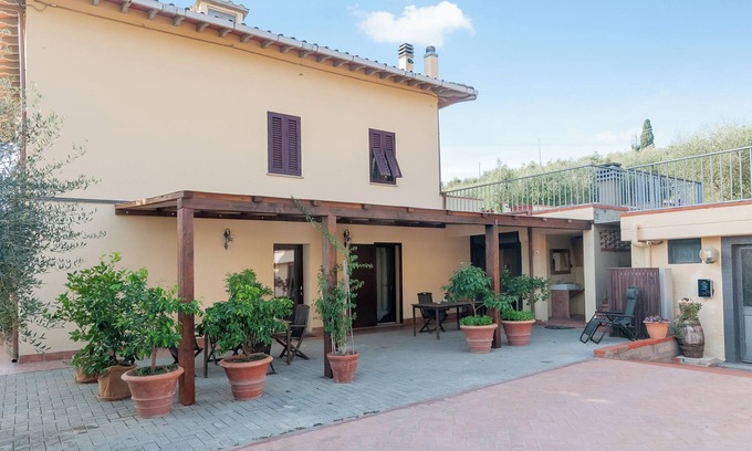 Gorgognano Apartment | Studio 'Il Piccolo Borgo - Con Vista' with Shared Pool, Wi-Fi and Air Conditioning