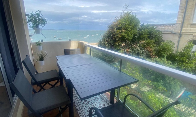 Arcachon Apartment | Studio in Arcachon with sea view, direct beach access, and secure parking