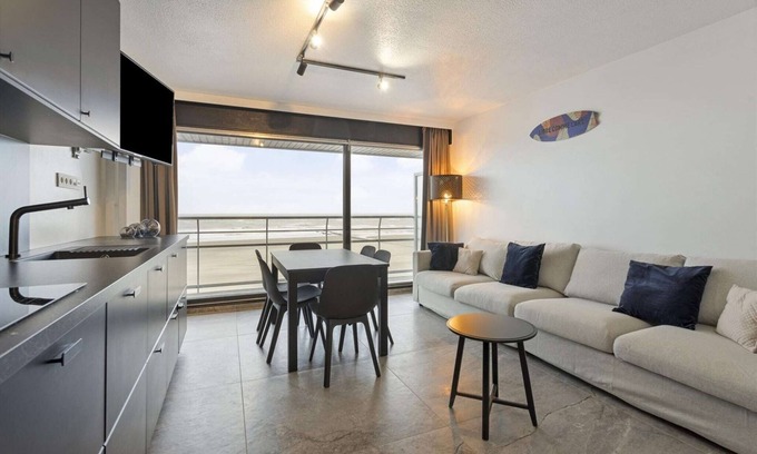 Blankenberge Apartment | Studio in Blankenberge with Stunning Sea View