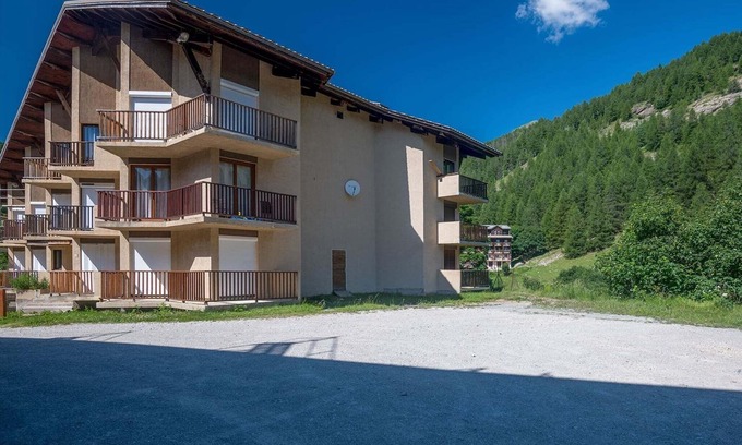 Allos Apartment | Studio in France with Mountain Views