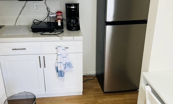 Ladera Heights Apartment | Studio in the heart of LA