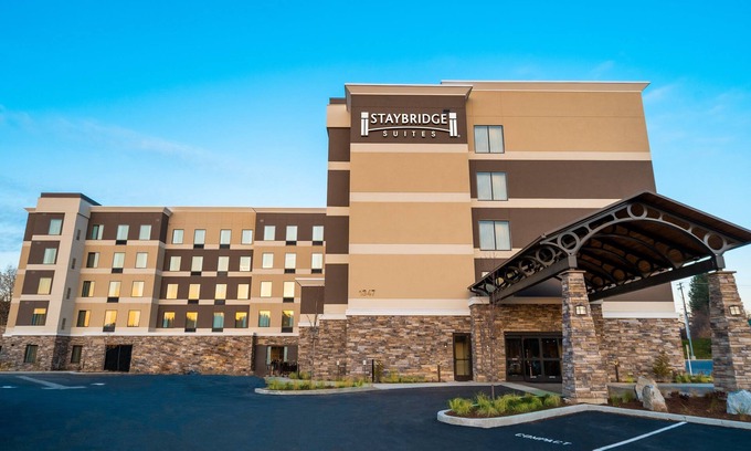 Coeur d'Alene Apartment | Studio |Indoor Pool + Hot Tub + Free Breakfast