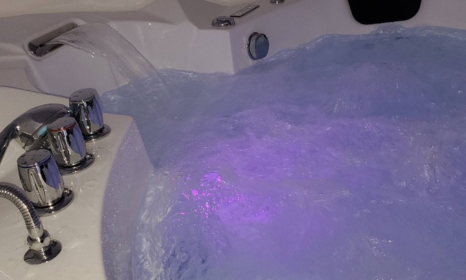 La Chatre Apartment | Studio Jacuzzi