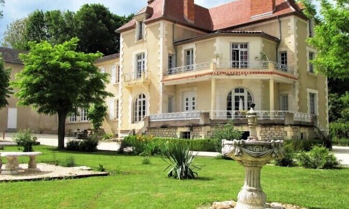 Excideuil Apartment | Studio king size bed, kitchen, living/dining room.