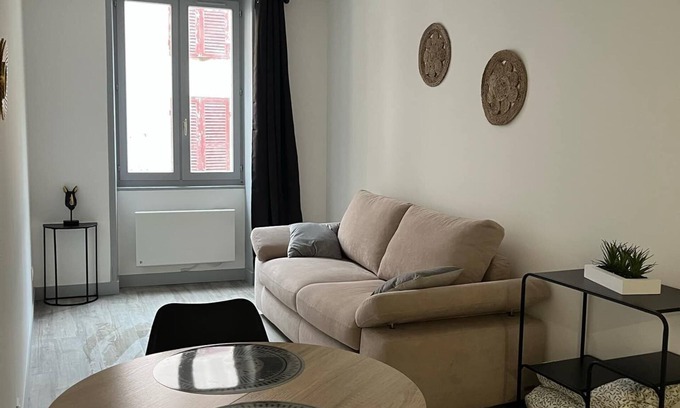 Saint-Laurent-sur-Saone Apartment | Studio "L'Escale 32