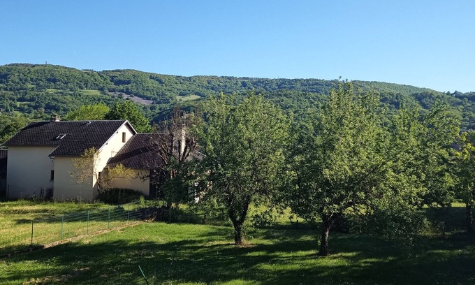 Saint-Come-d'Olt Apartment | Studio "La Clématite d'Olt" with Private Terrace and Wi-Fi