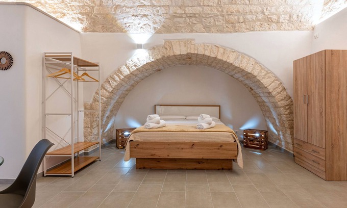 Ostuni House | Studio 'La Pizzicata' with Wi-Fi and Air Conditioning