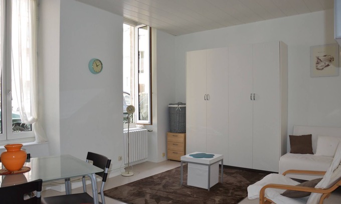 Bagneres-de-Bigorre Apartment | Studio Les Thermes de Jeanne * Ground floor in town