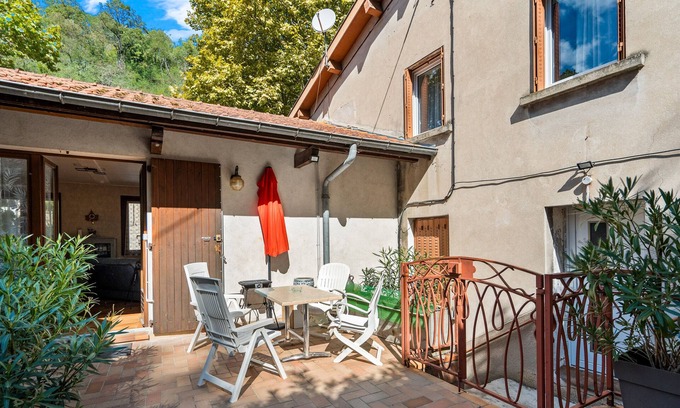 Vienne Apartment | Studio 'Maupas' with Shared Terrace and Wi-Fi