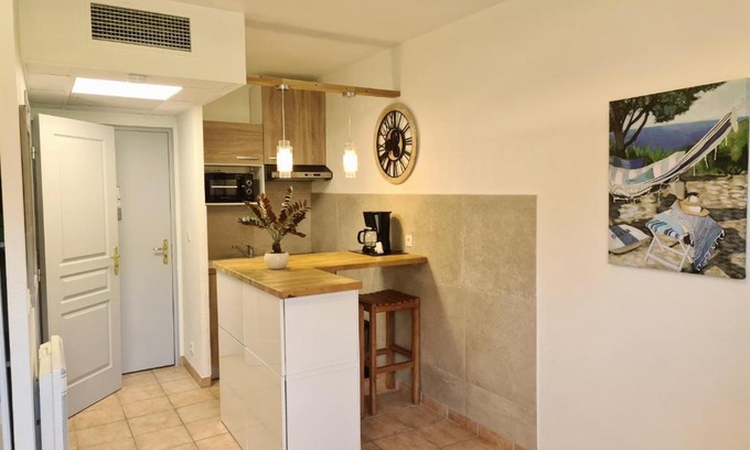 Mouans-Sartoux Apartment | Studio meublé face au golf