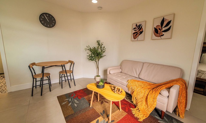 Sweetwater Apartment | Studio Moderno | 5 min FIU