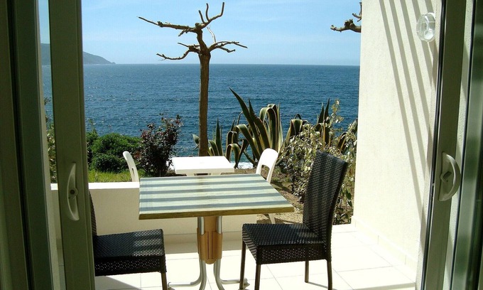 Casaglione Apartment | Studio N°5 in Tiuccia, waterfront, air-conditioned, wifi