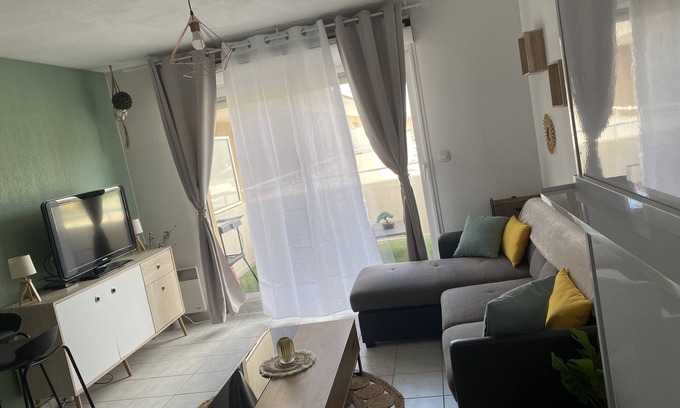 Brignoles Apartment | Studio pool ideal location