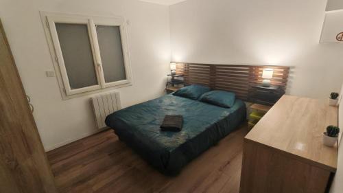 Bourges Apartment | Studio Renard quartier marais, terrasse en rez de jardin, matelas confort