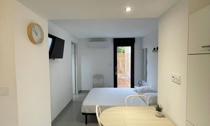 Beziers Apartment | Studio rental (minimum 2 nights).