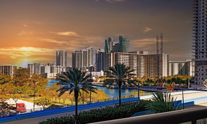 Hallandale Beach Apartment | Studio - Resort & Pool - Gym
